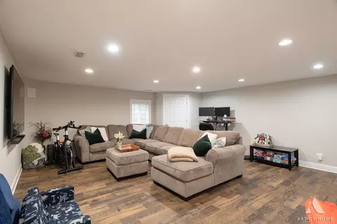 Living - 8040 Daniel Dr, Justice, IL 60458 photo 3 of 3