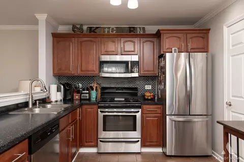 Kitchen - 8040 Daniel Dr, Justice, IL 60458 photo 2 of 2