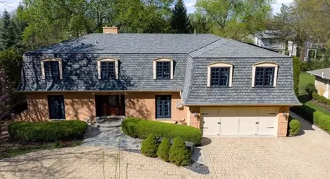 39 Mockingbird Ln, Oak Brook, IL 60523