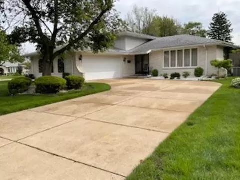 9117 S Tripp Ave S, Oak Lawn, IL 60453