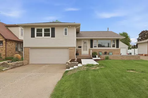 2528 28th St, Moline, IL 61265