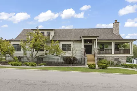 35 S Wilmette Ave, Westmont, IL 60559
