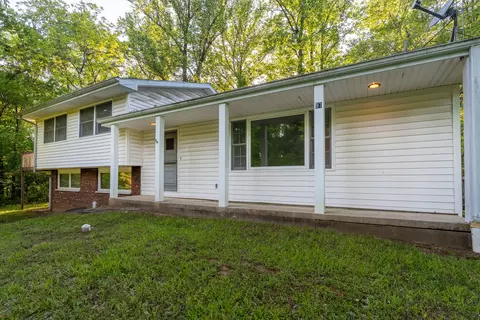 97 New Campfire Rd, Carbondale, IL 62903
