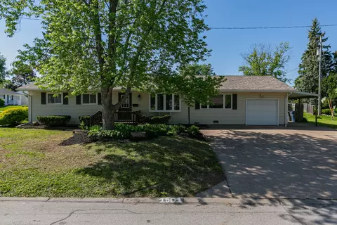 1501 Cherry Hills Rd, Bettendorf, IA 52722
