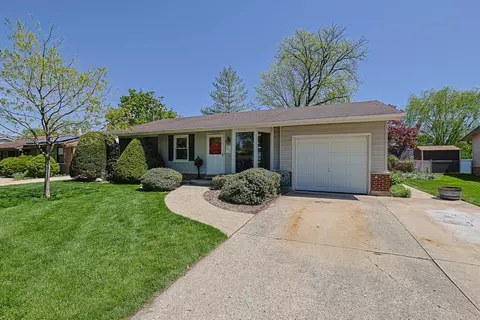 1057 Cedar Ln, Elk Grove Village, IL 60007