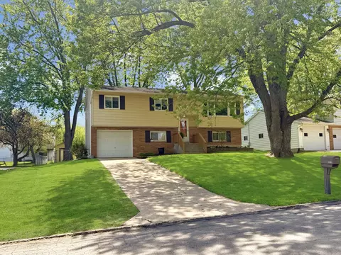 1939 Revere St, Freeport, IL 61032