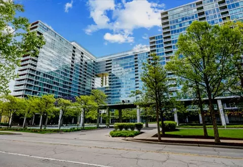 9715 Woods Dr #1008, Skokie, IL 60077