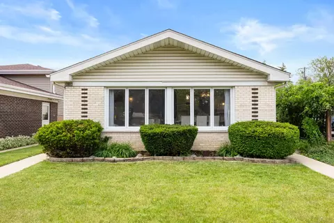 8104 Gross Point Rd, Morton Grove, IL 60053