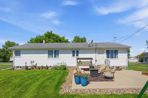 Exterior - 215 N Yates St, Alpha, IL 61413 photo 2 of 5