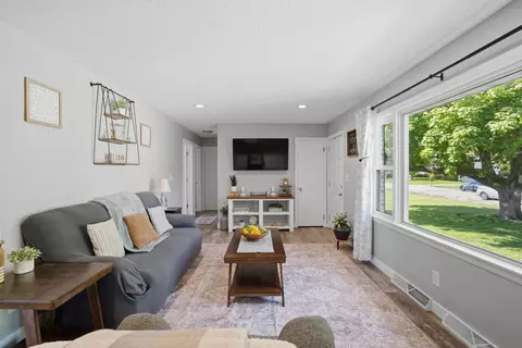 Living - 215 N Yates St, Alpha, IL 61413 photo 2 of 3
