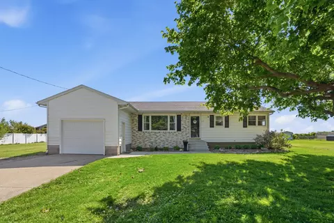 215 N Yates St, Alpha, IL 61413