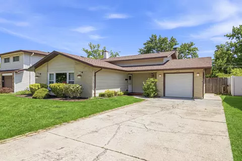 1073 S Finley Rd, Lombard, IL 60148