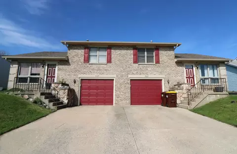 860-868 Carol Ave, Woodstock, IL 60098