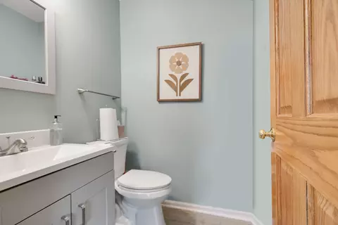 Bath - 7404 Fordham Ln, Plainfield, IL 60586 photo 1 of 3