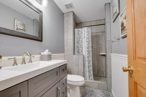 Bath - 7404 Fordham Ln, Plainfield, IL 60586 photo 2 of 3