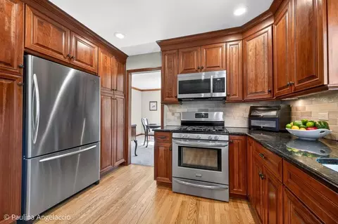 Kitchen - 321 Bryan Dr, Cary, IL 60013 photo 2 of 5