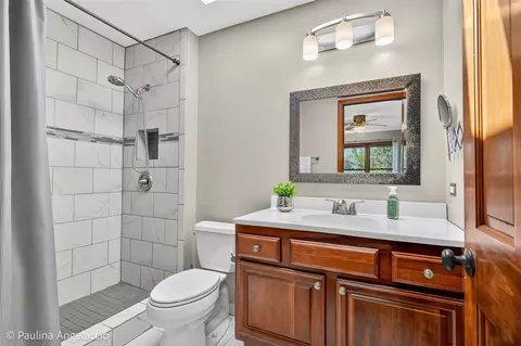 Bath - 321 Bryan Dr, Cary, IL 60013 photo 2 of 3