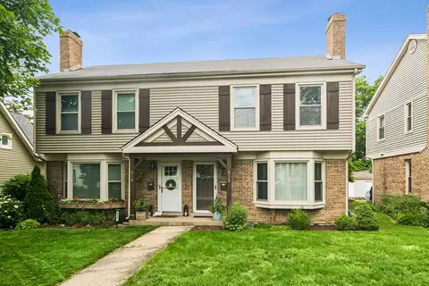 512 E Russell St, Barrington, IL 60010