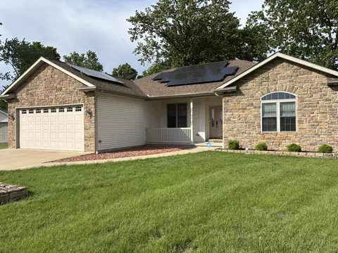 2004 Arthur Ct, Carterville, IL 62918