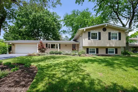641 Aberdeen Rd, Cary, IL 60013