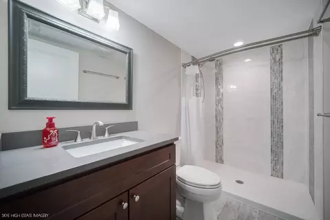 Bath - 29 W 31st Pl, Steger, IL 60475 photo 2 of 2