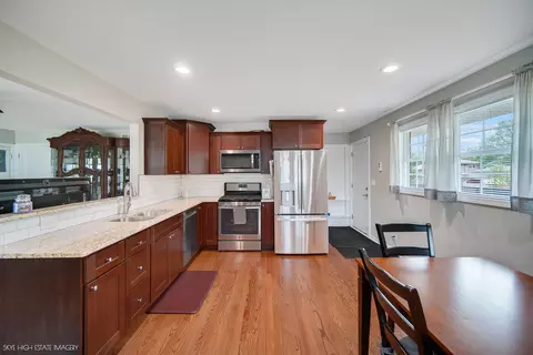 Kitchen - 29 W 31st Pl, Steger, IL 60475 photo 1 of 2