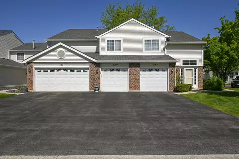 126 Winchester Dr #B, Streamwood, IL 60107
