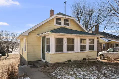 2025 S Bluff Blvd, Clinton, IA 52732