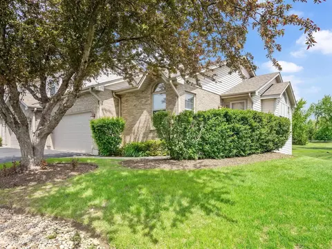 11180 Algonquin Rd, Huntley, IL 60142