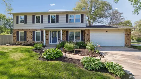 88 Devonshire Cir, Elgin, IL 60123