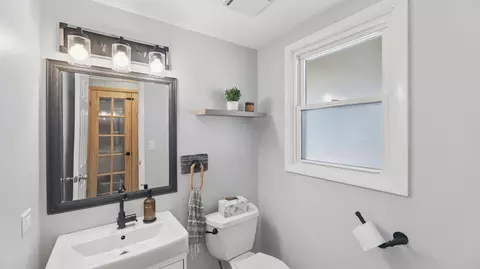 Bath - 88 Devonshire Cir, Elgin, IL 60123 photo 1 of 3