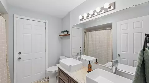 Bath - 88 Devonshire Cir, Elgin, IL 60123 photo 3 of 3