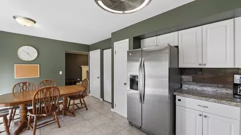 Kitchen - 88 Devonshire Cir, Elgin, IL 60123 photo 3 of 4