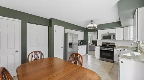 Kitchen - 88 Devonshire Cir, Elgin, IL 60123 photo 1 of 4