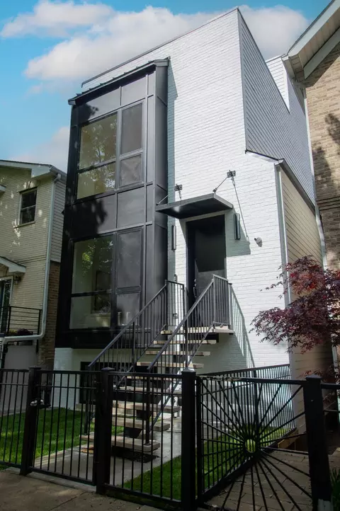 2156 N Claremont St, Chicago, IL 60647