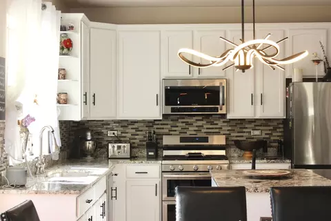 Kitchen - 4740 Whitehall Ct, Algonquin, IL 60102 photo 4 of 8