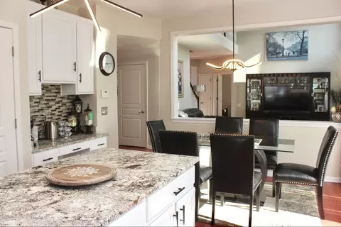 Kitchen - 4740 Whitehall Ct, Algonquin, IL 60102 photo 7 of 8