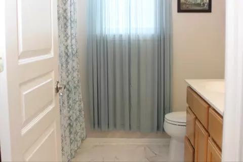 Bath - 4740 Whitehall Ct, Algonquin, IL 60102 photo 5 of 10