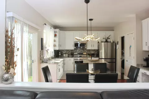 Kitchen - 4740 Whitehall Ct, Algonquin, IL 60102 photo 2 of 8