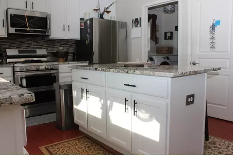 Kitchen - 4740 Whitehall Ct, Algonquin, IL 60102 photo 8 of 8