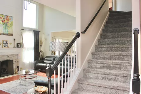 Entry Way - 4740 Whitehall Ct, Algonquin, IL 60102 photo 8 of 20