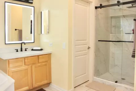 Bath - 4740 Whitehall Ct, Algonquin, IL 60102 photo 4 of 10