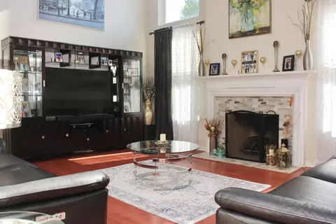Living - 4740 Whitehall Ct, Algonquin, IL 60102 photo 4 of 7