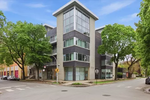 3255 N Paulina St #3C, Chicago, IL 60657
