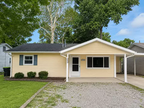 1006 S Eastview Dr, Tuscola, IL 61953