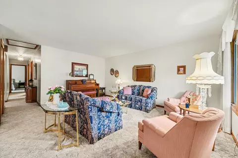 Living - 3333 186th St, Lansing, IL 60438 photo 2 of 5