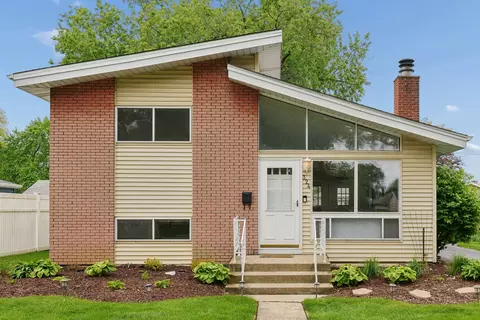 324 Mission Ave, Villa Park, IL 60181