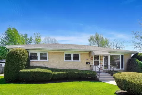 4256 Golf Rd, Skokie, IL 60076