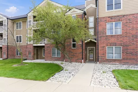 120 Glengarry Dr #109, Bloomingdale, IL 60108