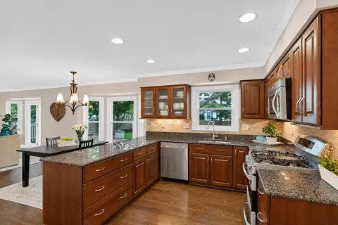 2045 Somerset Ln, Wheaton, IL 60189 photo 19